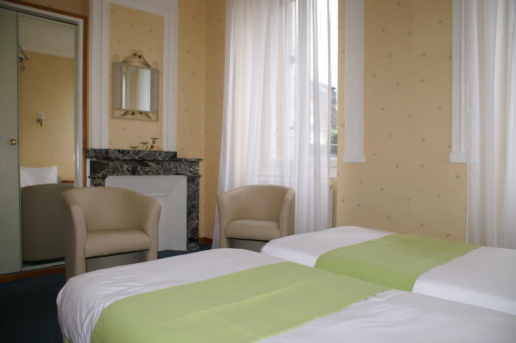 Hotel Celeste Bagnères-de-Luchon Rum bild