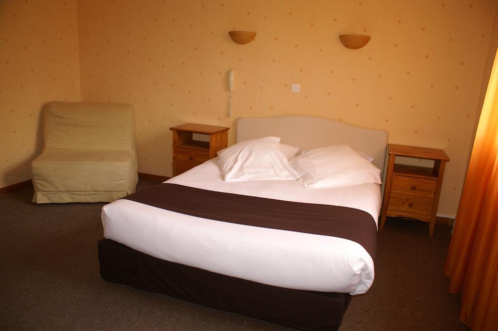 Hotel Celeste Bagnères-de-Luchon Rum bild
