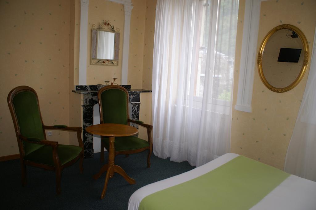 Hotel Celeste Bagnères-de-Luchon Rum bild