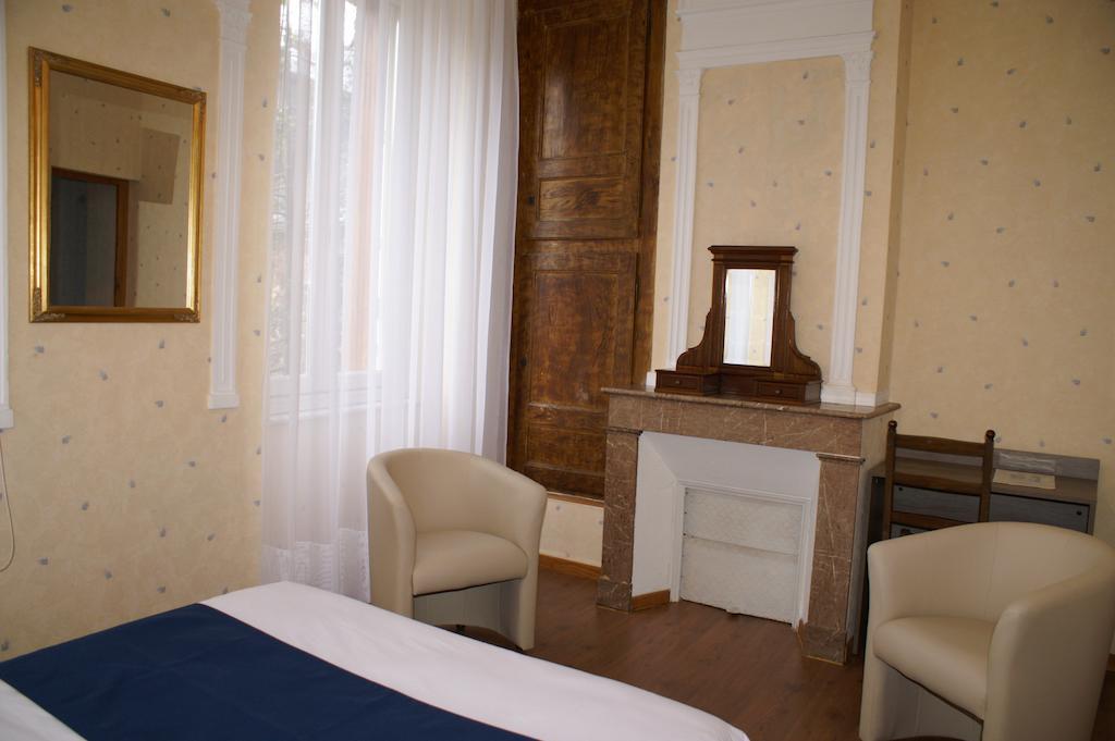 Hotel Celeste Bagnères-de-Luchon Rum bild